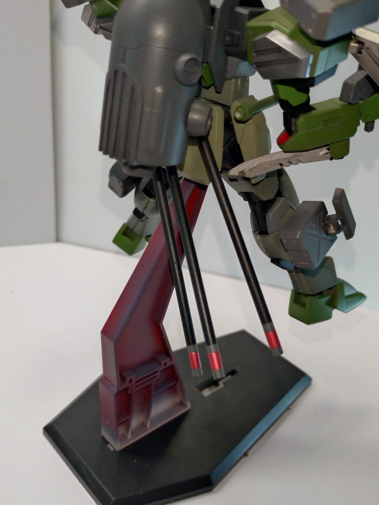 黒い棒は、砲撃時に敵が来てもわかるようにあらかじめ設置して置くセンサースティック。熱反応とか検知する的なオリジナル装備(プラ棒塗っただけだけど…)腕の塗り残しが…泣