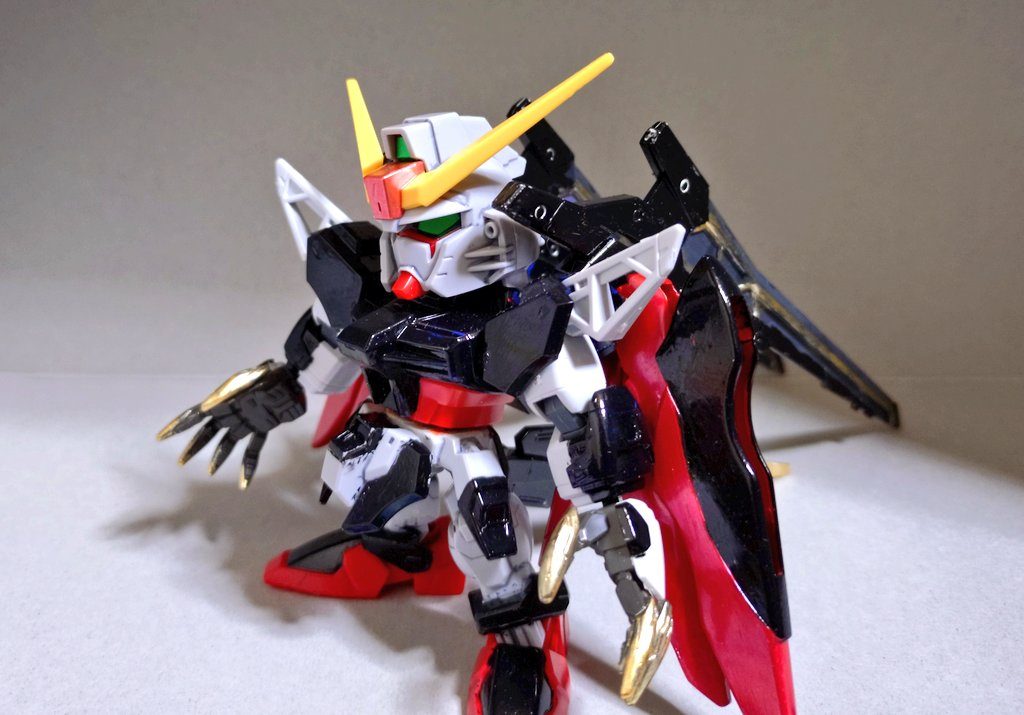 SEEDFREEDOMを見てからデスティニーを作りたくなりSDEXを購入、その後すぐにBB戦士を見つけ購入し組み合わせてカッコイイデスティニーを作りたいなと作成開始