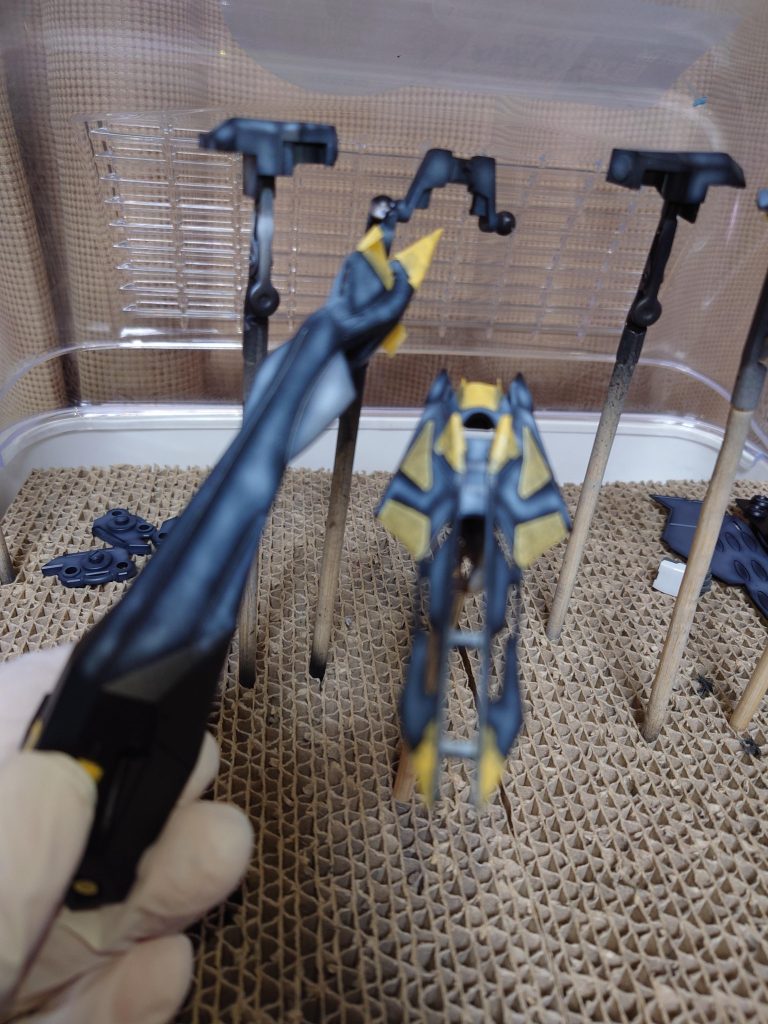 制作工程として、4点ほど塗装中の写真を掲載いたします。その1。