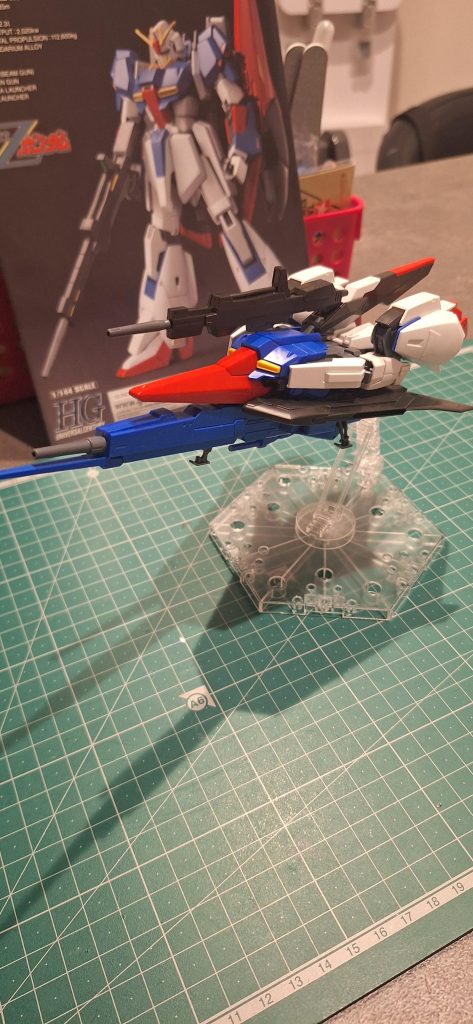 ウェブライダー形態可変モビルスーツいいですね♪♪家に飾るのはウェブライダー形態で決まり♪♪    組み立てに疲れたので次回は以前作った物をいじろうとおもいます。