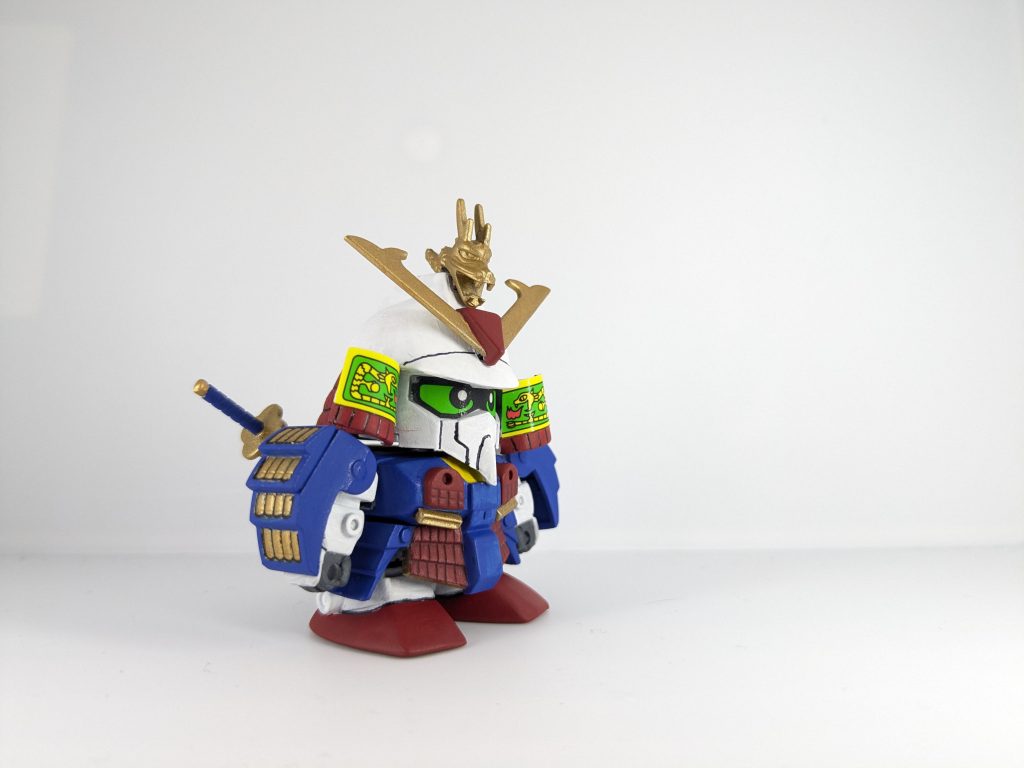 箱絵では肩パーツは青一色ですが、ちょっと寂しいのでゴールドを追加しました。兜の龍の絵はステッカーそのまま使用しています。ちょっと赤色(シタデル)が暗すぎたかなと。次作で修正していきます。