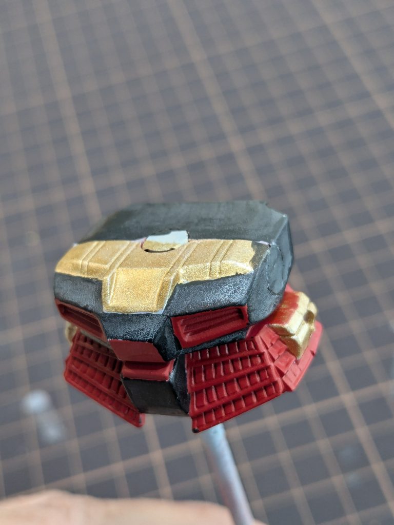 恐らく下地のサフが完全乾燥する前に塗っちゃったからひび割れ発生⚠️💦直しようがないので一旦ひび割れ部をマジックリンで落として塗り直しました。