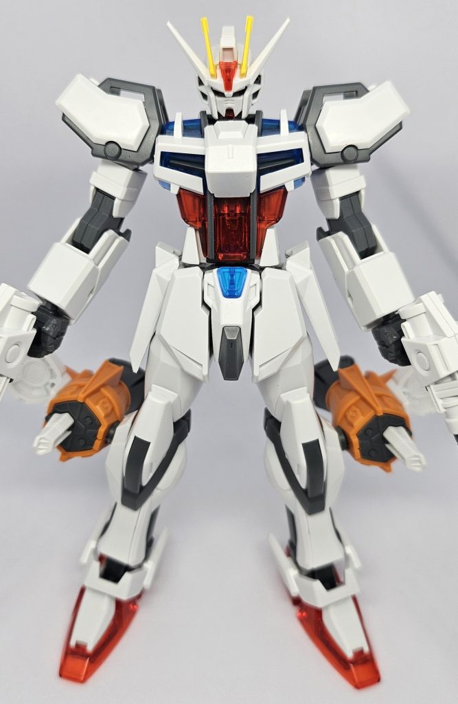 専用のストライク重装備に耐えられる様に強化されつつ、胸部追加装甲に、脚部にハードポイントを追加、アンクルガードも変更されています。