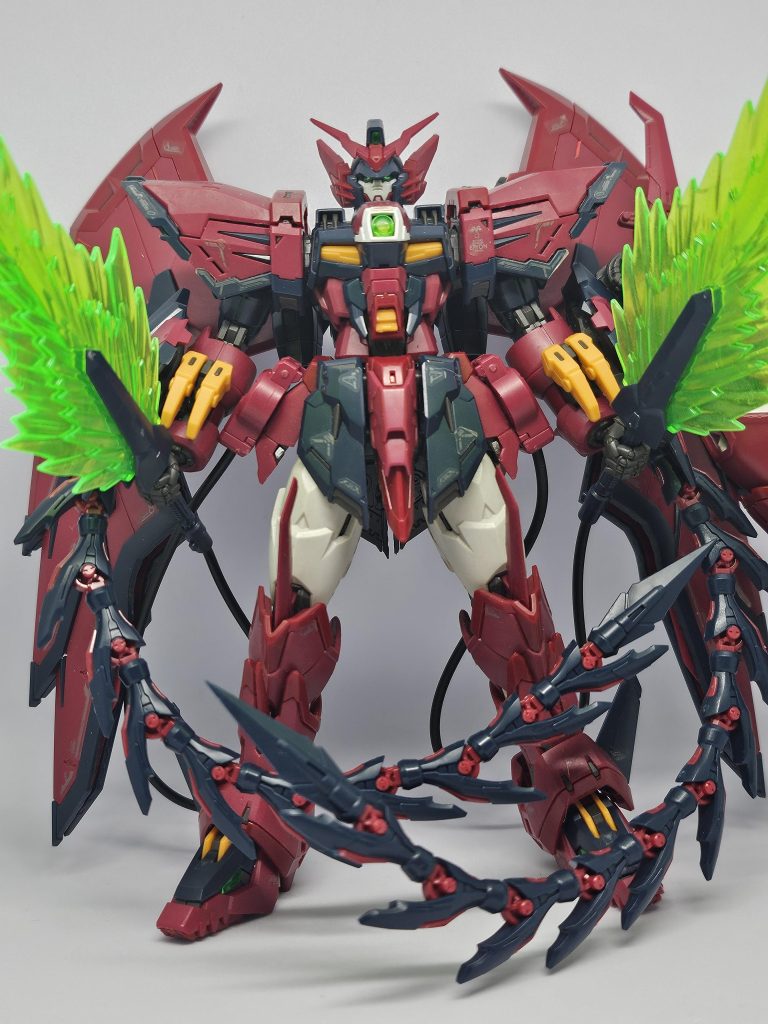 両腕にヒートロッド・ビームソードを装備