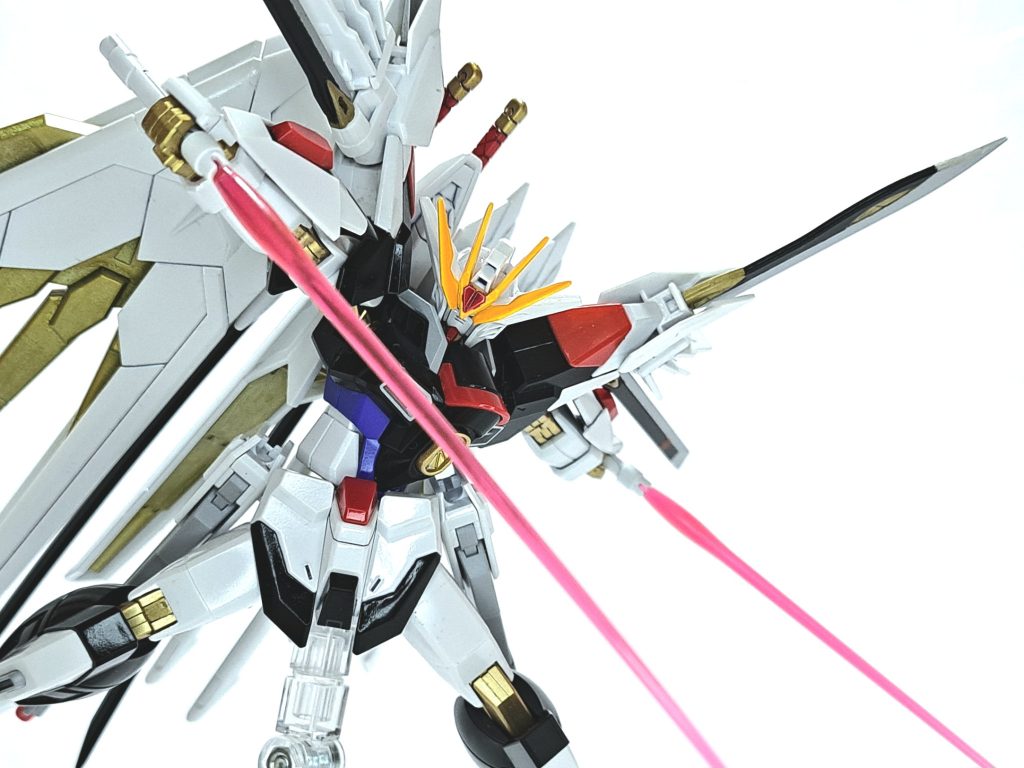 ビームサーベル アクータラケルタサイドアーマーにマウントされたビームサーベル。歴代フリーダムと同様に柄同士を連結させることが可能。