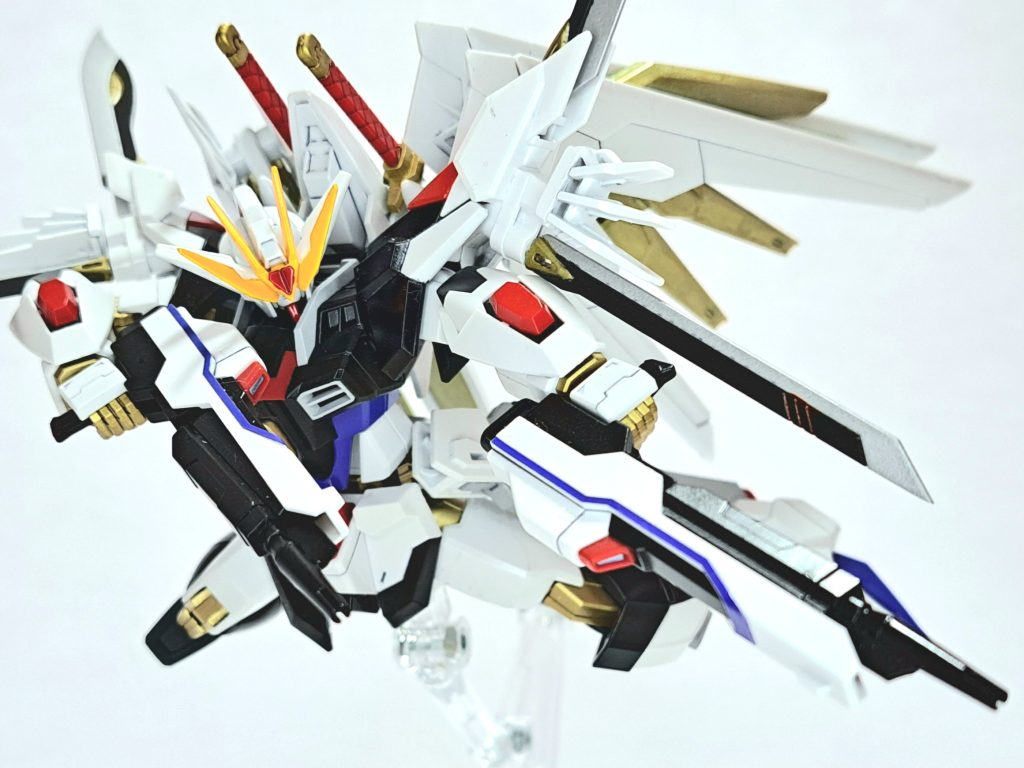 高エネルギービームライフルルプスビームライフルを改良した本機専用の携行武装。2本を前後に直列でジョイントする事でより長射程高出力のロングライフルとして使用する事が出来る。