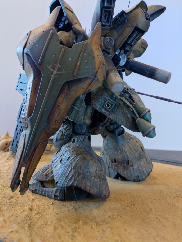 偽物工作も第二弾になると少し要領を得たように思えます。苦痛も前回ほどではなく、今回不覚にも(造作って楽しいかも…)と思える時間が「少し」ありました。。。模型は地味な趣味ですが奥が深いですね。。。【どうでも良いレビュー完】