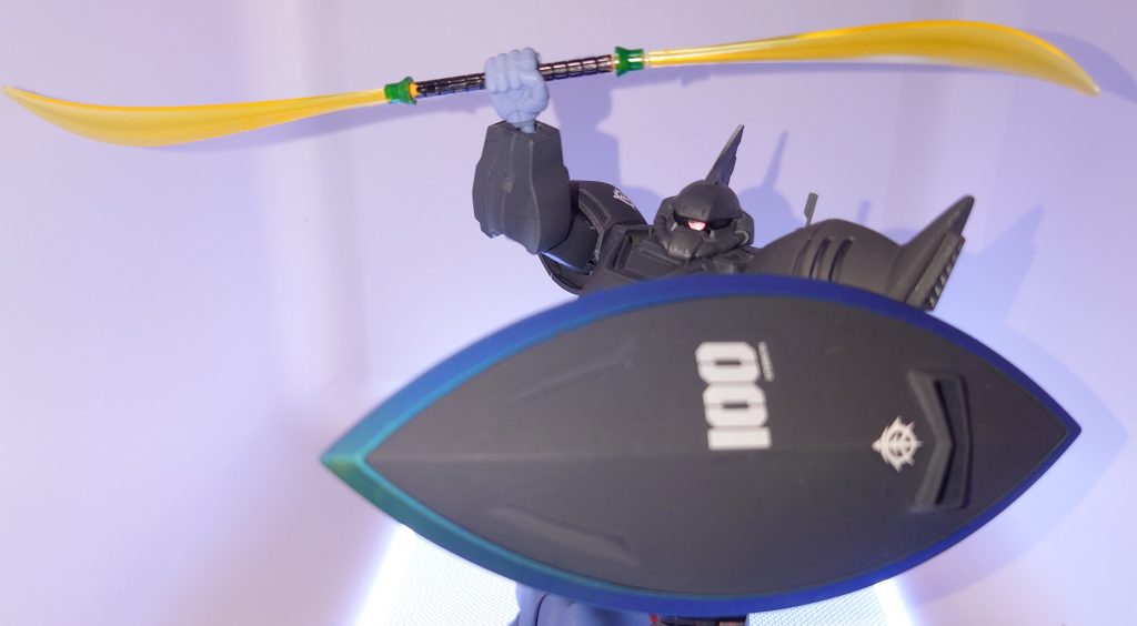 ﾋﾞｰﾑﾅｷﾞﾅﾀを頭上で支えるのが限界　色味は最高に好きなので、いずれドムに塗ろうかな？