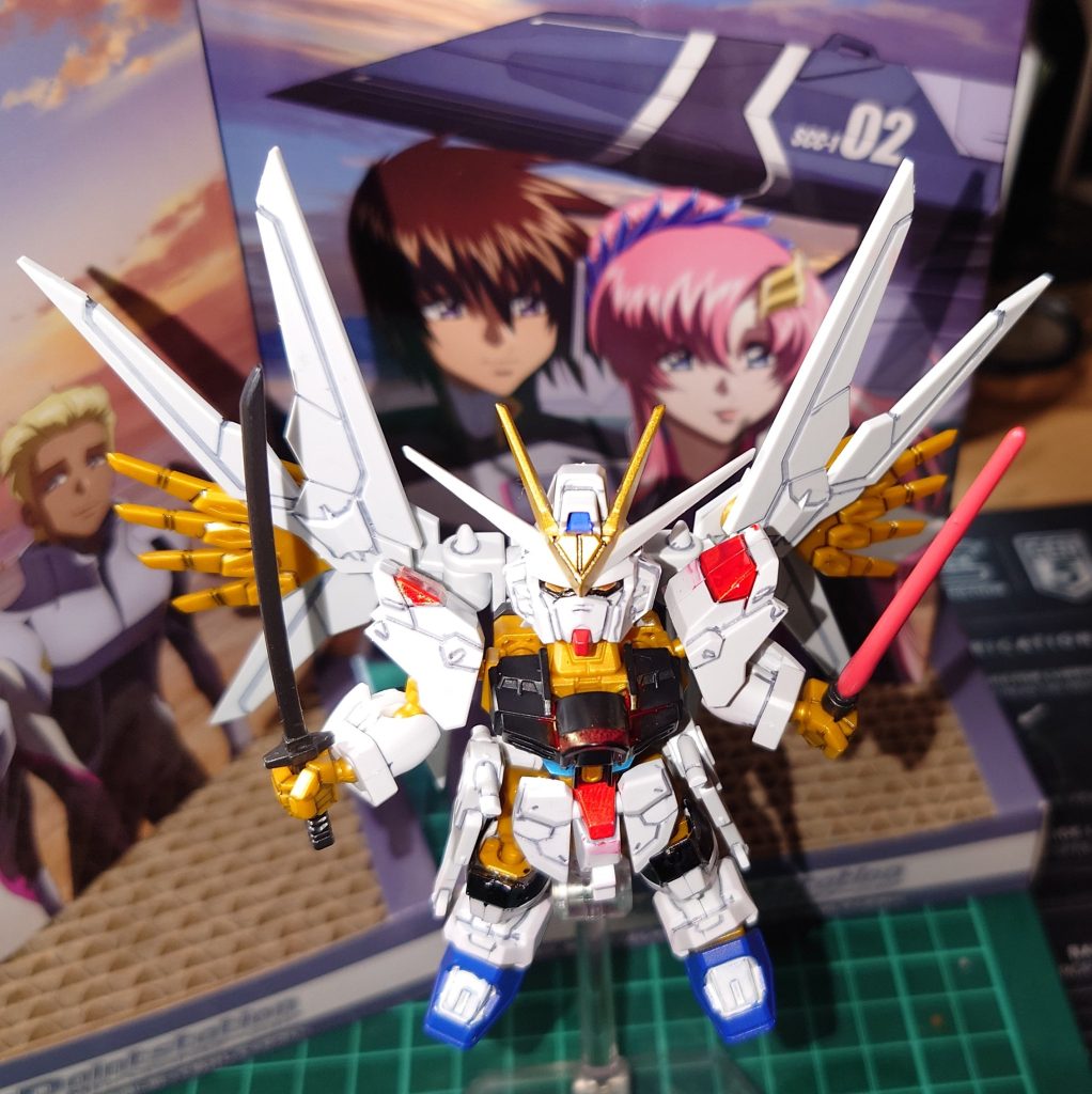 キラ・ラクスと一緒に 左手のビームサーベルは同シリーズのG3ガンダムから借りてます