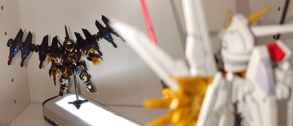 マイティーストライクフリーダムガンダムと対峙オルフェ「ラクスを渡せぇぇぇぇ!」ラクス 「嫌ですわ キラ、やっちゃってください」キラ  「…はい」 早くも尻に敷かれているキラ 否、ラクスに乗っかられるならむしろご褒美…おっと、不規則発言でしたね