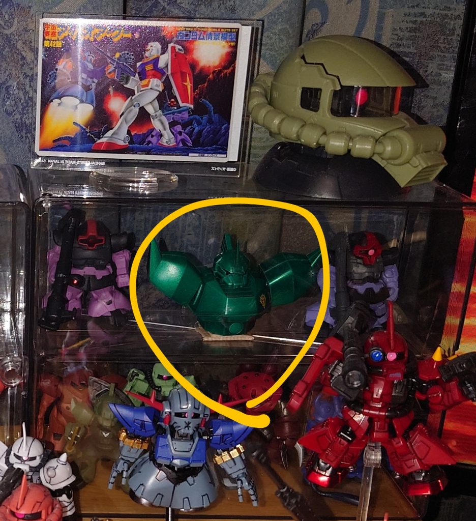 今では、両脇にｺﾝﾊﾞｰｼﾞドムを従えて、当ﾃﾞｽｸﾄｯﾌﾟMS部隊の象徴と化しています　笑笑