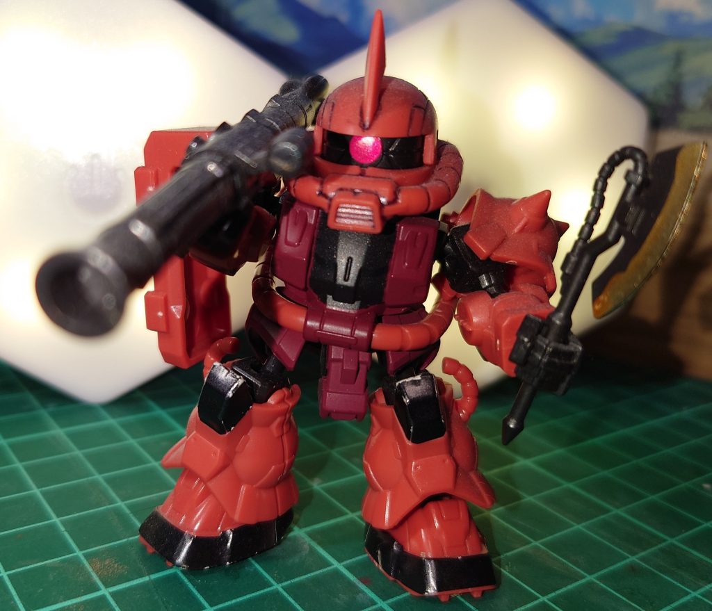 シャア少佐専用機の3倍早い奴です 初めて組み立てたMJGなので、頭のみスミ入れ、いじってません ヒートホークは塗りました