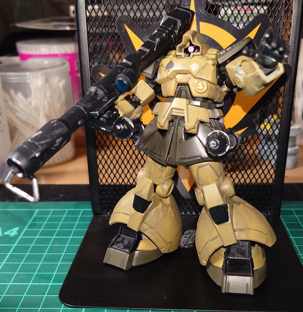 色の明るめはグレーサフ⇛ダークイエロー⇛デカール貼付⇛ガンダムタッチマーカーで汚し⇛つや消しトップコート暗めはブラックサフ⇛オリーブドラブ⇛汚し(同上)⇛つや消しトップコート