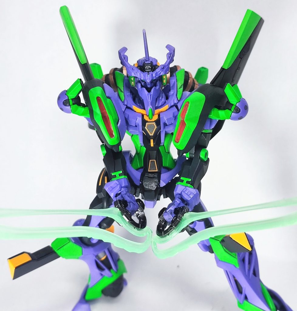 ビーム・サーベルこれまた面白い形状、サーベル部分も珍しい形のクリアパーツです！