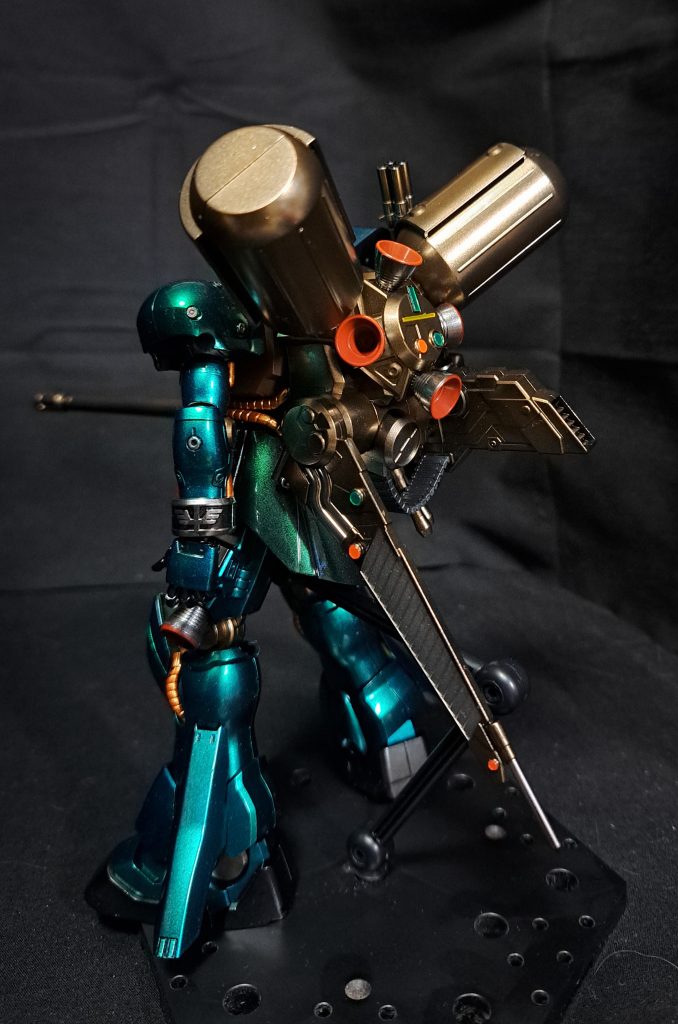 背面もとても気に入っています。エナメル拭き取りは初めてでしたが、エングレービングの塗装が上手くいってよかったです！