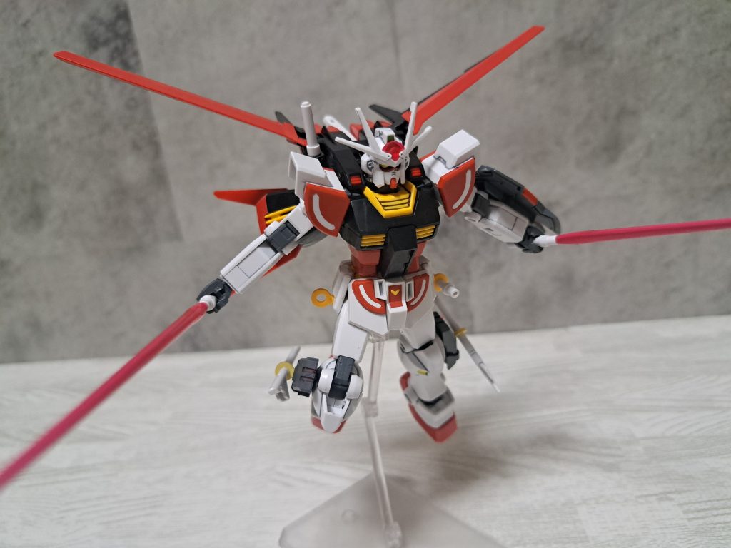 デルタアストレイに出てたエールストライカー装備のスローターダガーの様に、有事の際の予備のビームサーベルも使用。