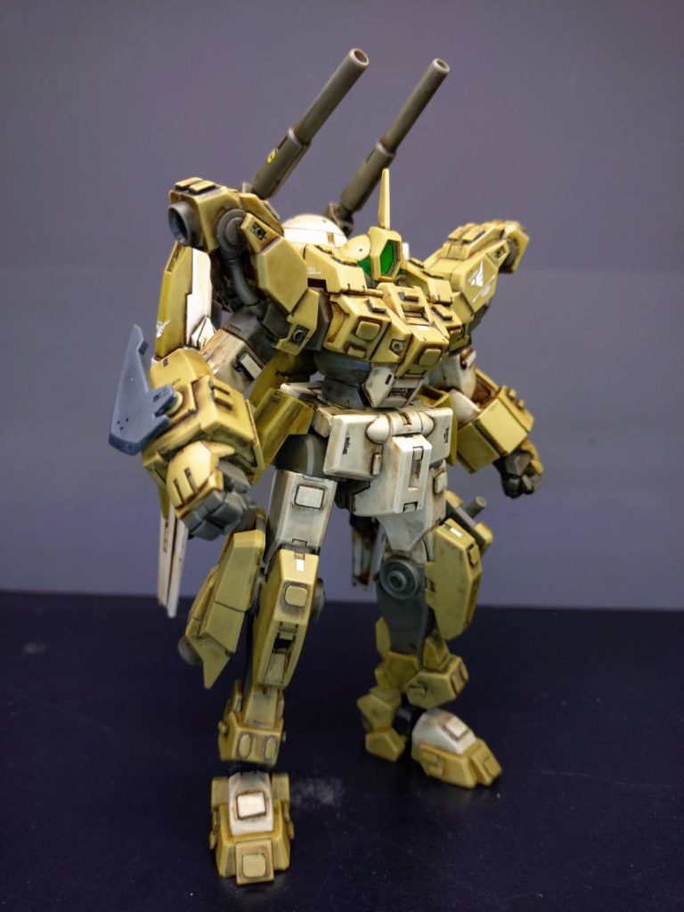 キャタピラパーツを外した状態。全身に対弾用増加装甲を多めに貼っています。ランナーの名前部分を平らに削って作っています。ウェザリング以外の色塗りは少な目になっています。あまりウェザリングはしない方なので練習も兼ねています。