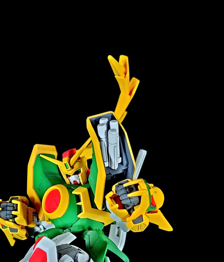 弁髪刀この手の武装がフレキシブルに動かせるのは嬉しい。アニメだともっと伸びますしいくらでも繋げられる造りなので第二弾が届いたらやってみたいと思います。