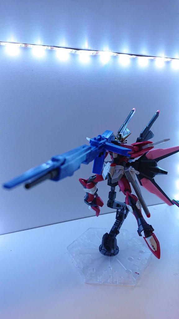 MAW-01s　メガバズーカランチャー超大型の大出力ビーム兵器。元々は決戦兵器MS専用ドッキングハルユニット”メルゼナ”に装備されていた大型可動式砲台であった。しかし、取り外した状態でも運用が可能になったことでインフィニスガンダムルインベルナージュに限定装備されることになった。一部装甲を展開し、ファンドラグーン接続端子にファンドラグーンを計4機同時接続することでフルバースト時の総火力を超えるエネルギー弾を発射することができる。