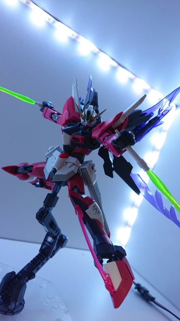 SX-G4R　シュビーアビームサーベル通常時に使用していたものと同一の物。しかし、機体のリミッターが解除されたことで連結することが可能に。出力が一気に上がることで切断力も上がる。SG-G9Rs　脚部展開式ビームサーベル　キマイラ機体のリミッターが解除されて使用ができるようになった武装。左右どちらとも使用が可能。