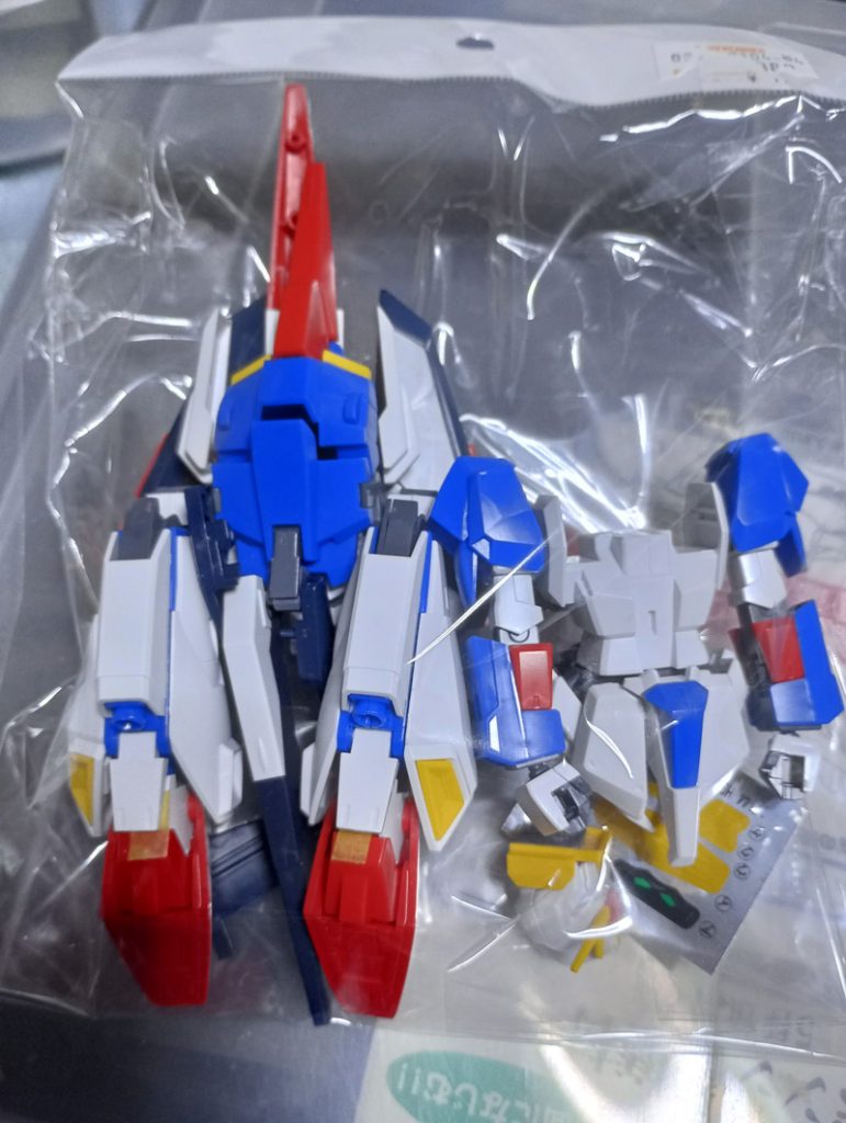 元は中古のジャンクでした。ハイパーメガランチャーとビームサーベルは付属していませんでした。