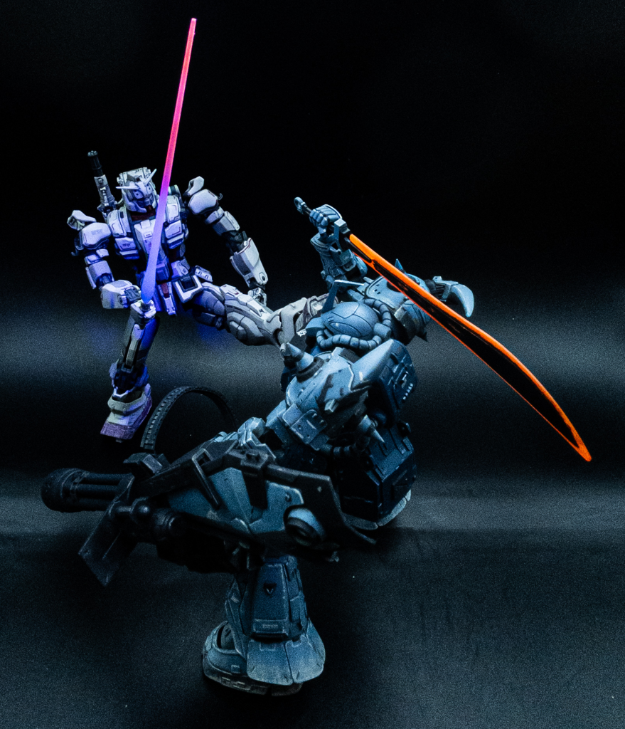 圧倒的なパワーで繰り出されるヤクザキックええぃ、ガンダムexの可動範囲はバケモノか!メッチャ可動域広くてたまげるちなみにグフは(ザクも?)動力パイプが脇に這っているせいで腰回りの可動域死んでるんですよね…ポージングしづらすぎて泣ける🥹