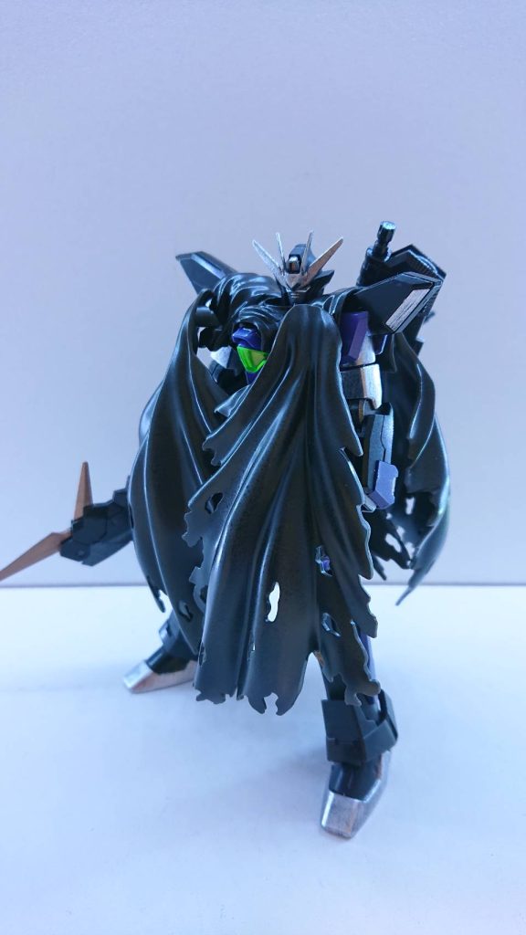 GX-9900Cs ガンダムXXGBNのサービス終了間近に伴い始まった大会、「俺ガン頂上決戦」で現れた謎の機体。ウイングガンダムゼロ影などと共にエバハン達ダイバーに牙をむく。その機体の搭乗者はリボンズの側近であるフードの男、本名オウマ・ヒリュウである。ガンダムXとクロスボーン・ガンダムX-1の要素が足された機体となっている。