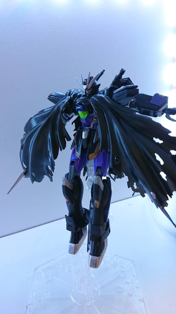 60㎜胸部牽制用バルカン胸部に二門装備されている牽制武装。A.B.C.マントが妨害し、マントを広げないと打てない欠陥がある。