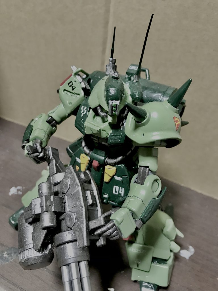 武器を構えて､本体です疲れたのでビルドパーツのガトリングガンを｡