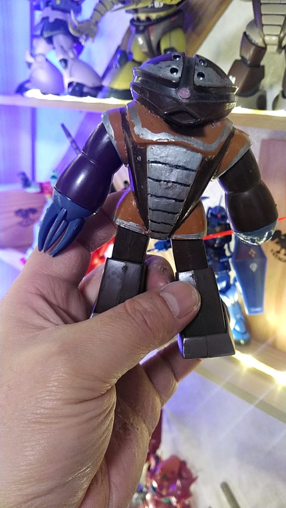 入手時の状態。塗装が味わい深い。厚塗りでモールドが消えてます。