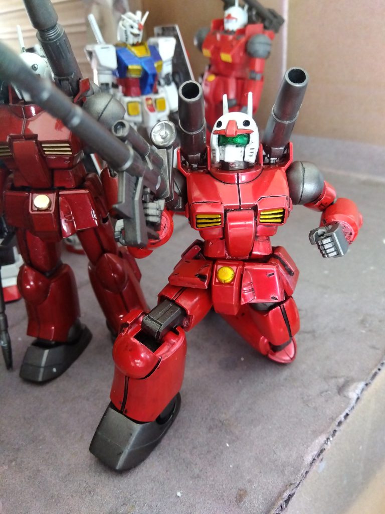 膝はパーツの脇を塞いだだけで、元々の可動範囲は優秀でしたので、膝立ちも決まります。