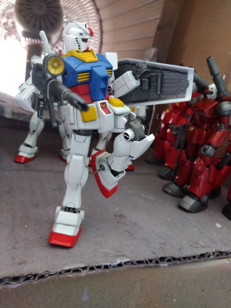 主な改造箇所は、肘と膝の二重関節化です。