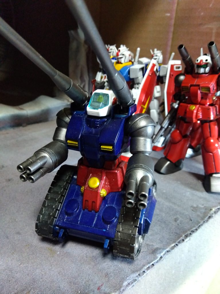 胸のダクトはスリットが開いたようにしたくて自作してあります。