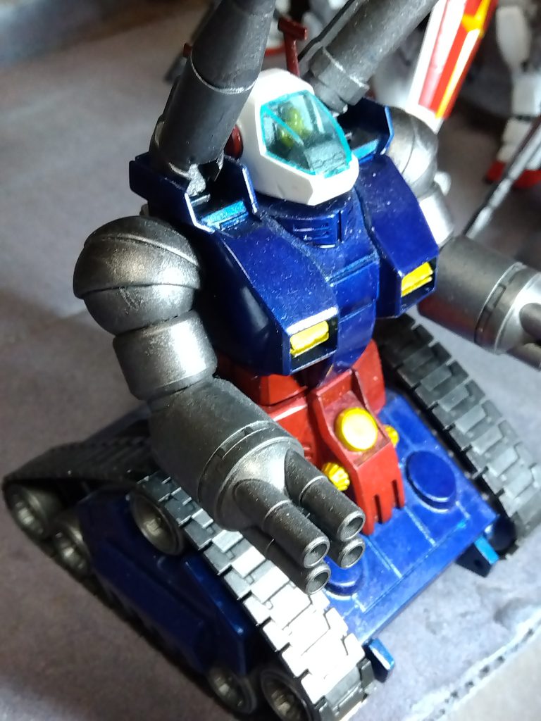 コクピットの中の人はただ塗っただけてすが、影ができるとそれっぽく見えます。