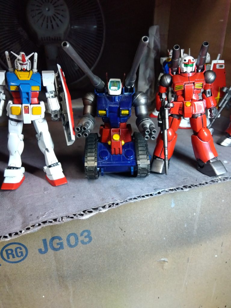 V作戦の3機で撮影。塗装は全て水性ホビーカラー、青いところは焼鉄色下地にクリアブルー、赤いところはメタリックレッド下地にクリアレッドです。