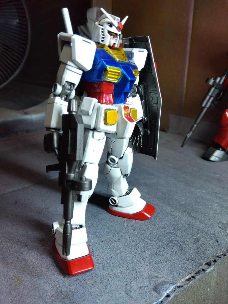 関節構造はリヴァイブガンダムを参考にしてあります。塗装はキャンディですか、当時マスキングに苦労しました。