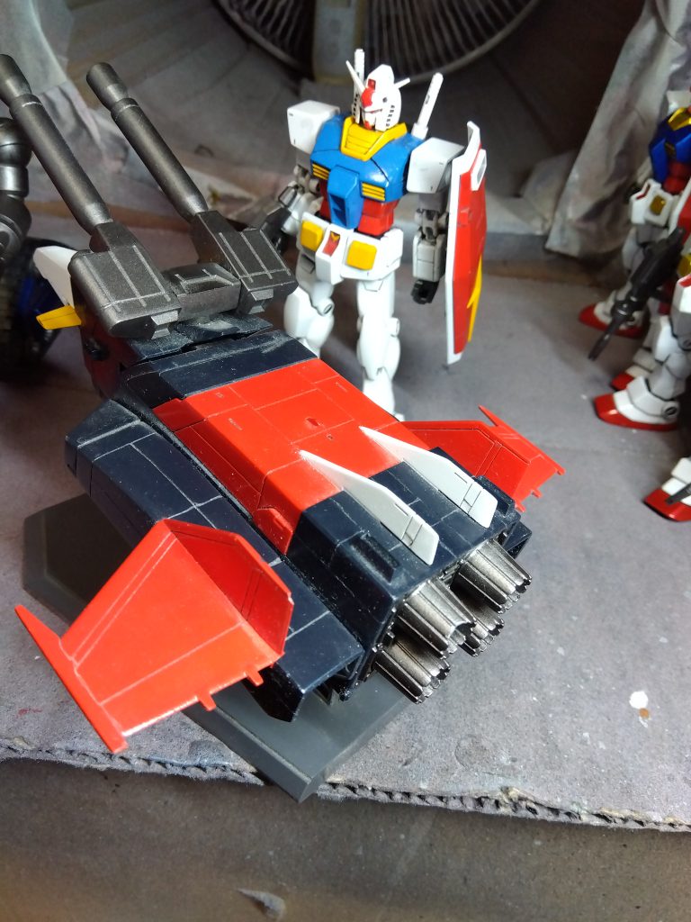 全体的に筋彫りを入れています。 