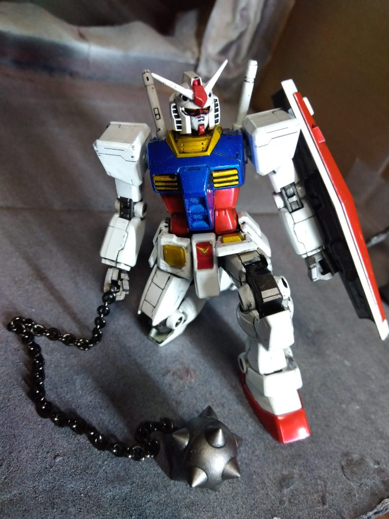 膝はキットのパーツを加工した二重関節で、腕の交換をふくめ、可動範囲は満足いくものとなりました。武器は…まぁこのキットの売りであるガンダムハンマーでいいかな?