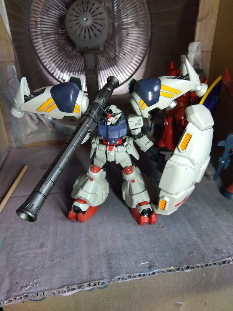 アトミックバズーカを構えて。