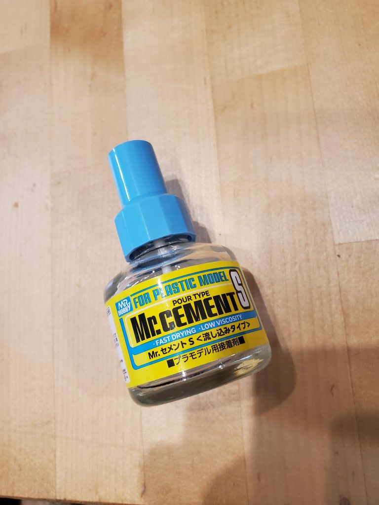 こいつの出番です。流し込みタイプ…苦手としております。