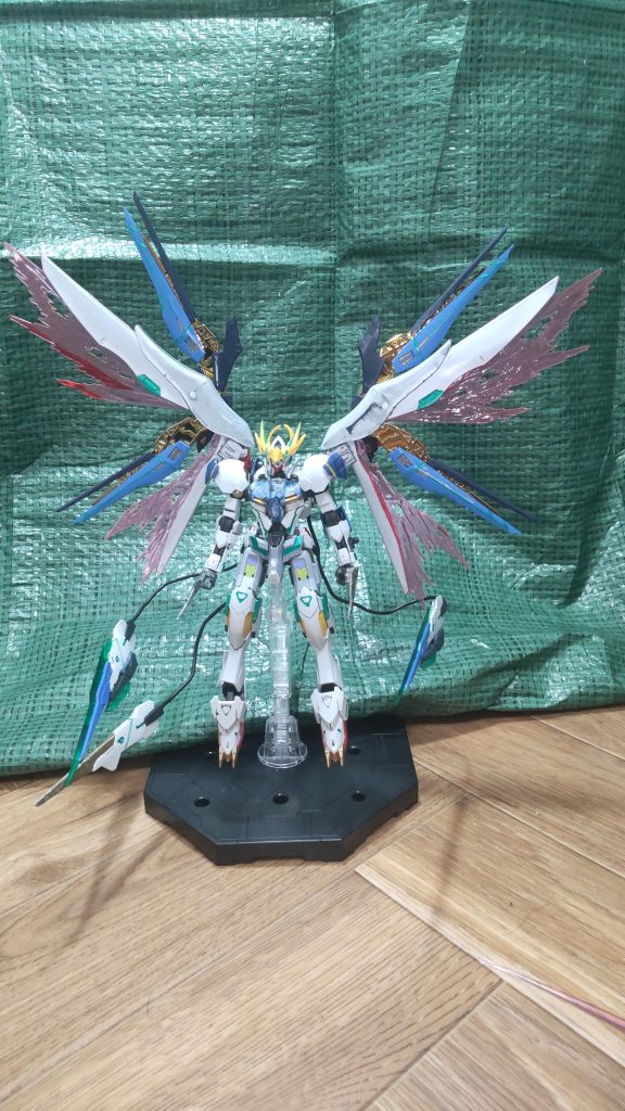 ヴォワチュール・リュミエール展開状態言わずもがなの高機動形態である、この状態でトランザムも発動できるので機動力はトップクラス。なお、テイルブレードで高速移動しながら切り刻んでくる。