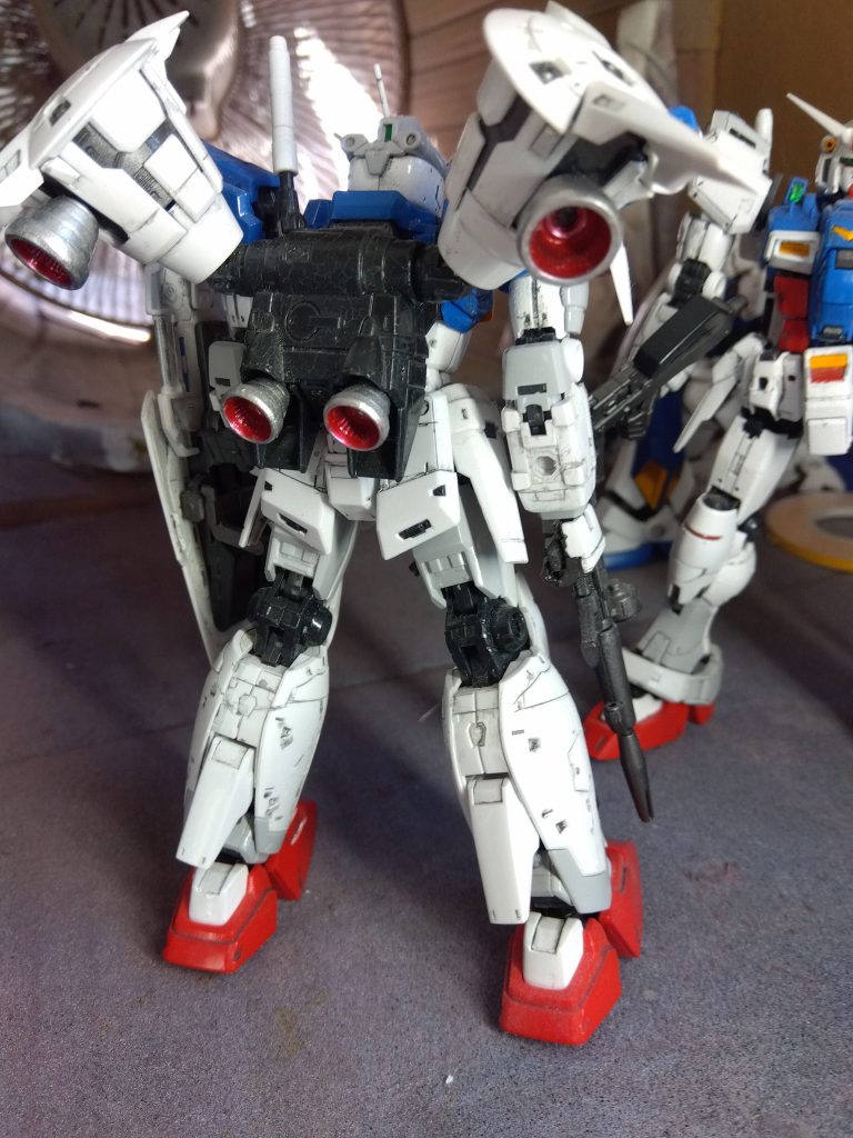 バックショットどちらも当時のRGの宿命か、パーツのポロリがあり、撮影時もあちこち外れてしまいました。