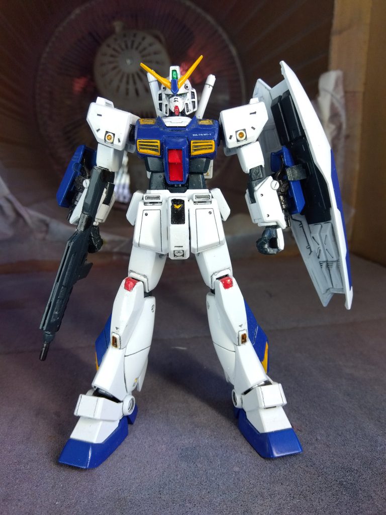 この作品も全関節改造しました。肩のボールジョイント化、肘と膝の二重関節化、胴体の延長と可動化、思い付く改修は一通りしてあります。