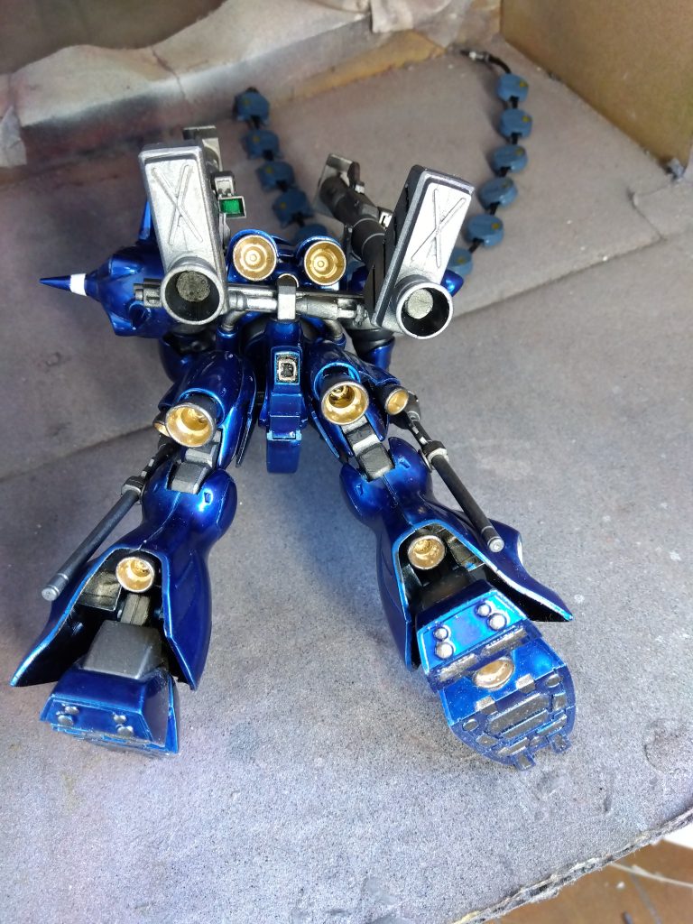 バーニアはゴールド系に塗っており、落ち着いた印象になりました。