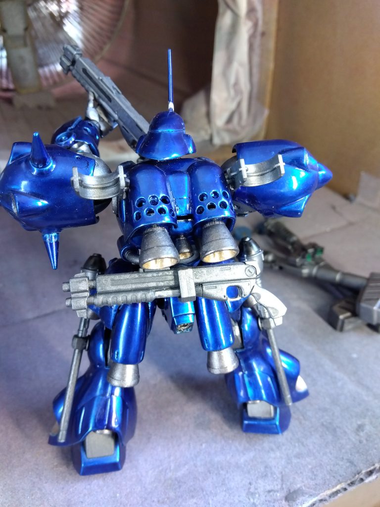 バックパックの穴は開口してあります。