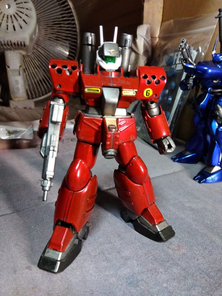 いつもの全関節改造してます。塗装は黒立ち上げからのメタリックレッドにクリアレッドです。