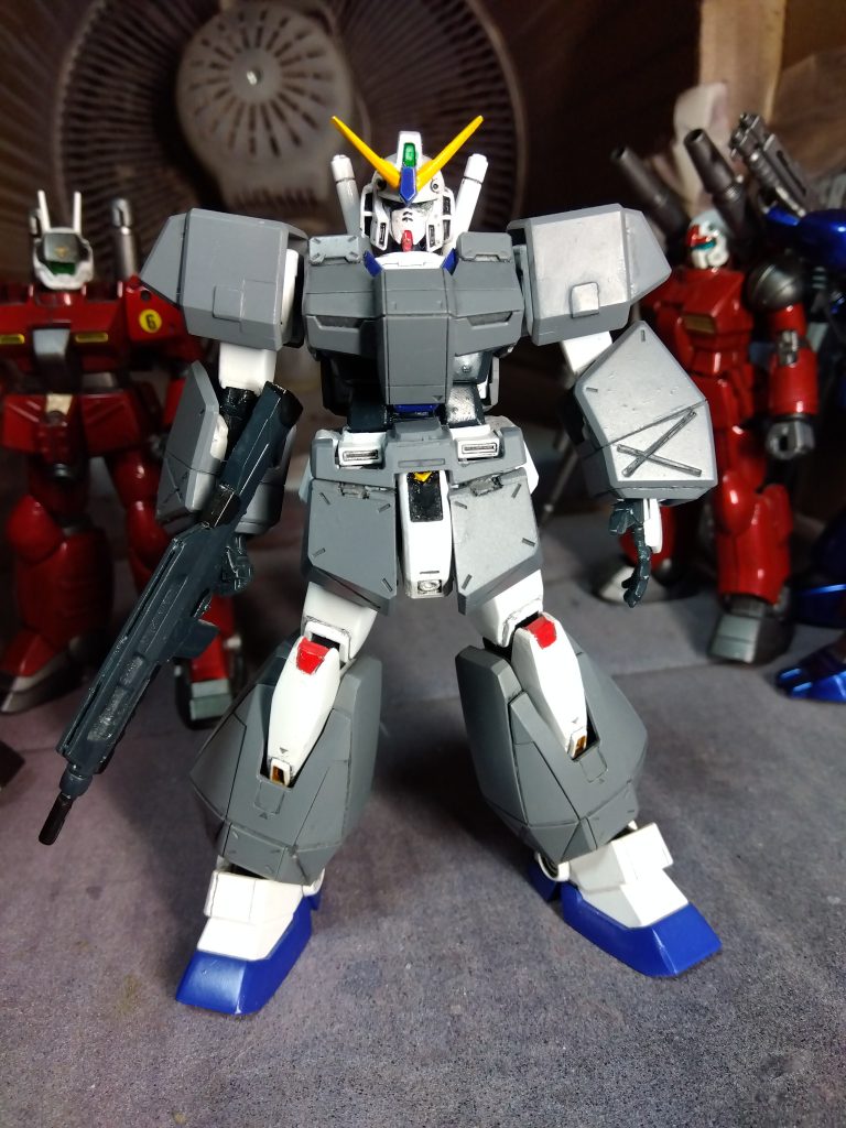 チョバムアーマーは、フロントアーマーの脱着にネオジム磁石を仕込んだ位で、あとは筋彫りを彫り直しただけです。