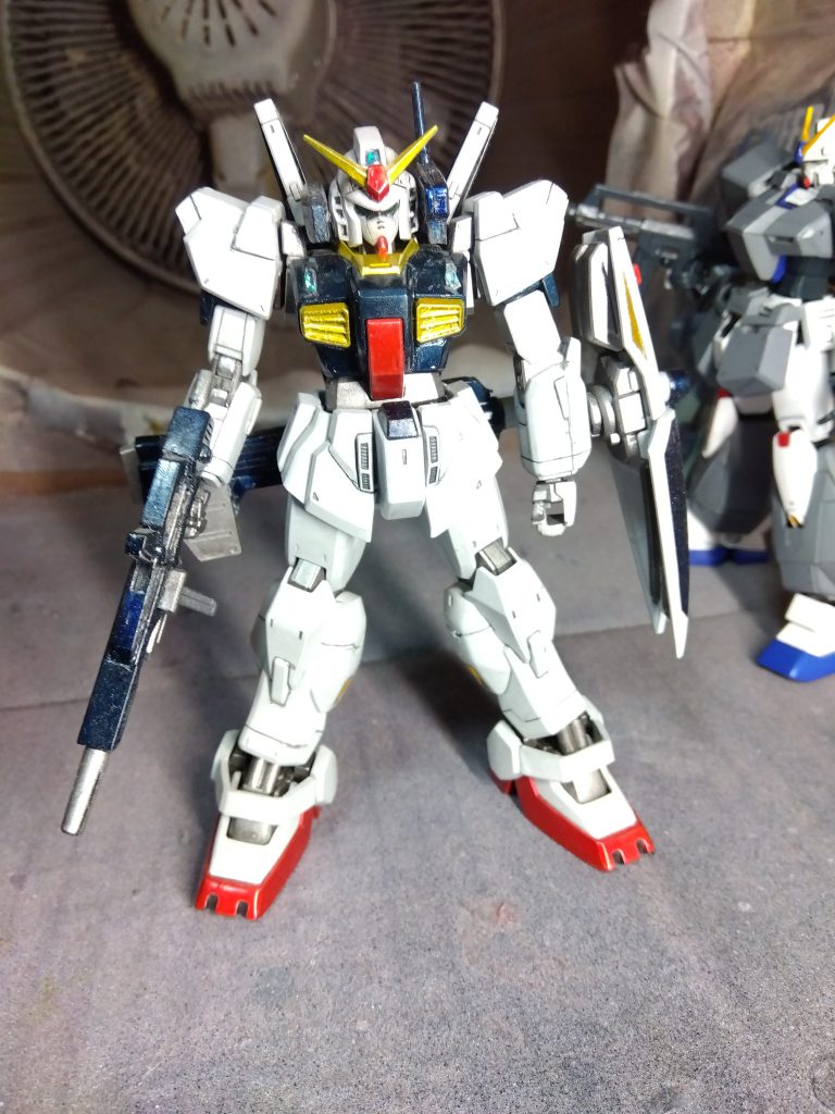 リヴァイブのMk-2は出来がいいとは思いましたが、頭と足先の小ささが気になり、旧HGUCのMk-2から移植しました。