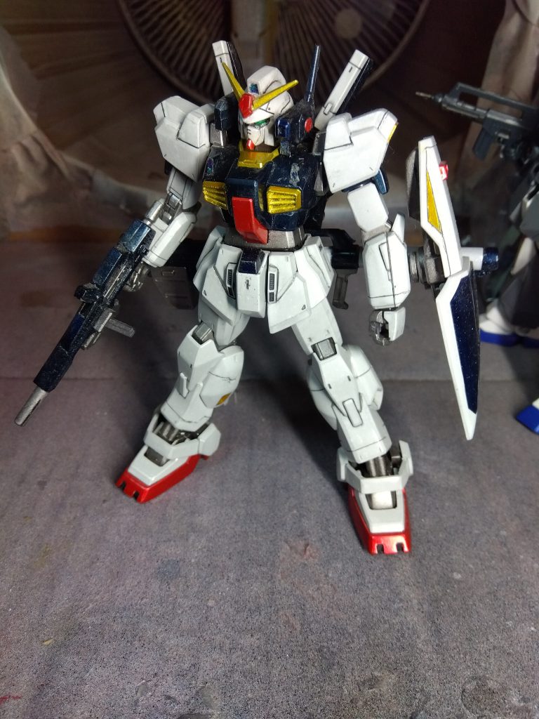 RGを参考に、くどくならない程度に筋彫りを追加しています。