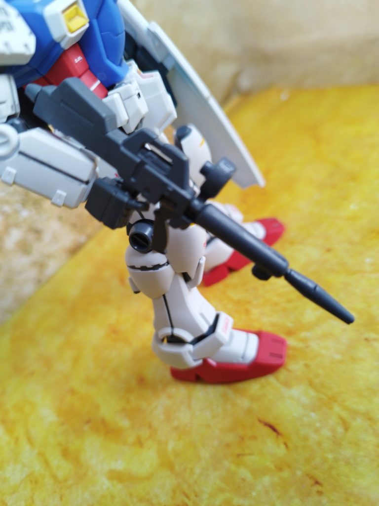 ビームライフルは合わせ目消して塗装しないとオモチャ感全開になるので、これだけは塗装までやりました。